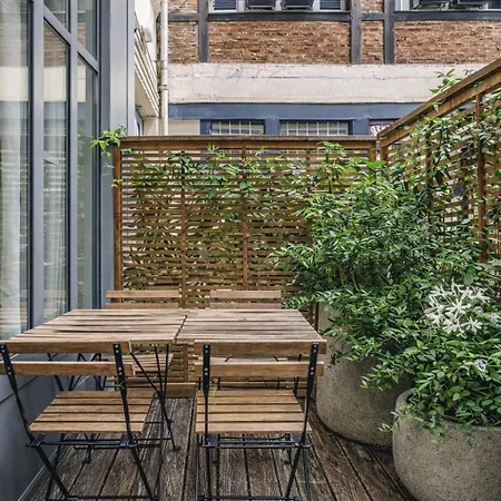 Elegant Triplex With Terrace & Ac - Perfect For 6 Guests
