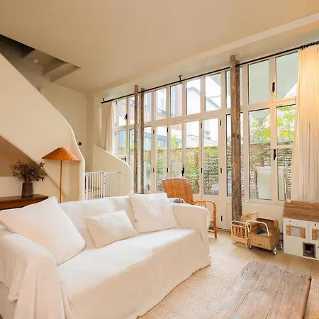 Elegant Triplex With Terrace & Ac - Perfect For 6 Guests *