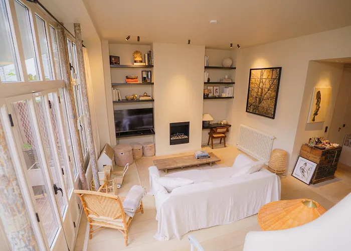 Elegant Triplex With Terrace & Ac - Perfect For 6 Guests Appartement Parijs