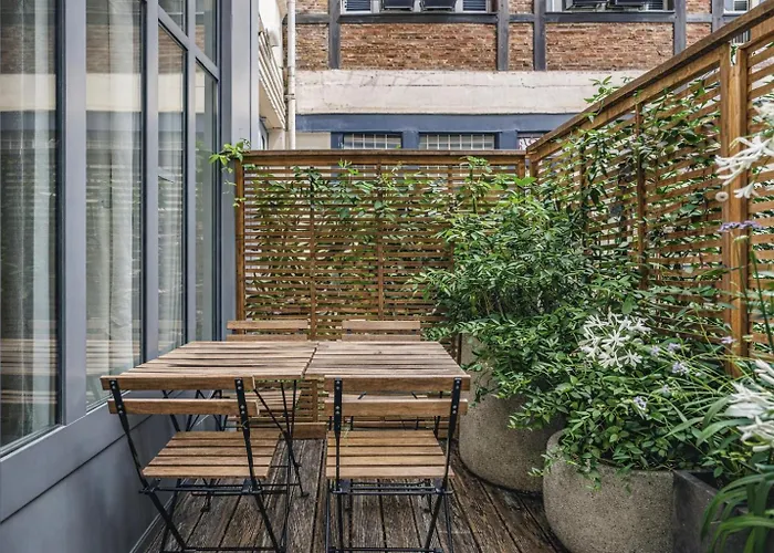Elegant Triplex With Terrace & Ac - Perfect For 6 Guests