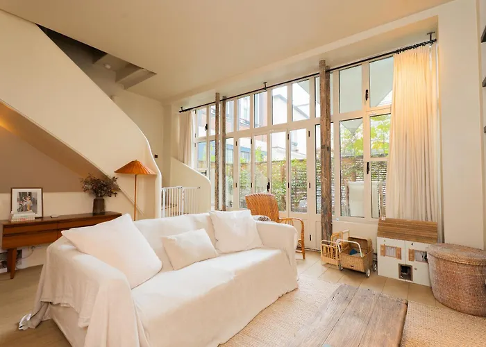 Elegant Triplex With Terrace & Ac - Perfect For 6 Guests *