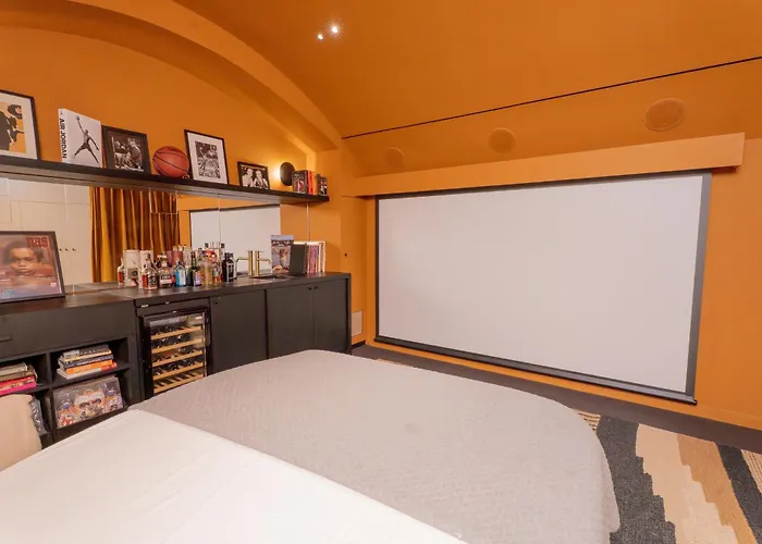Elegant Triplex With Terrace & Ac - Perfect For 6 Guests