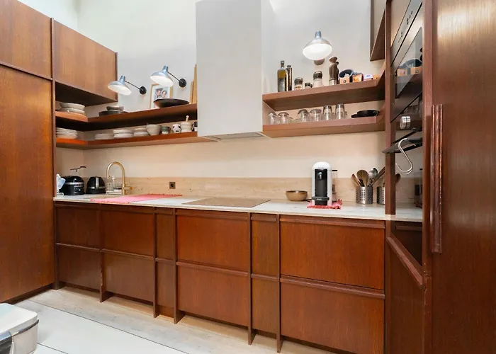 Elegant Triplex With Terrace & Ac - Perfect For 6 Guests