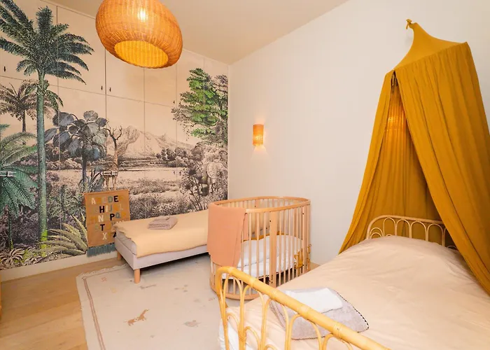 Elegant Triplex With Terrace & Ac - Perfect For 6 Guests *
