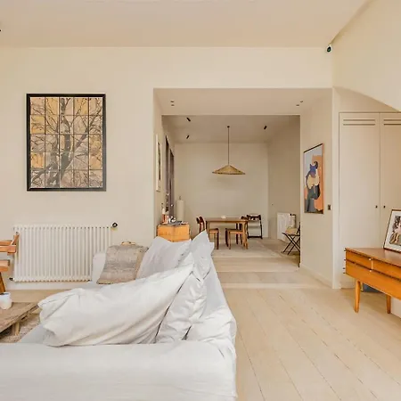 Elegant Triplex With Terrace & Ac - Perfect For 6 Guests *