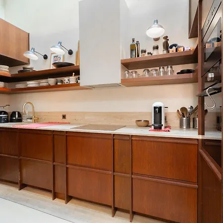 Elegant Triplex With Terrace & Ac - Perfect For 6 Guests