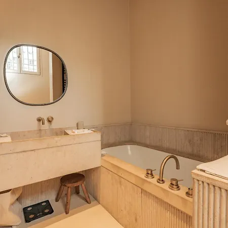 Elegant Triplex With Terrace & Ac - Perfect For 6 Guests Paris